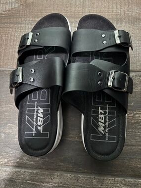 MBT Kiburi Liki Sandal